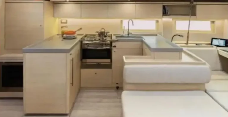 Яхта для путешествия • Beneteau First 47 | Blue Dawn